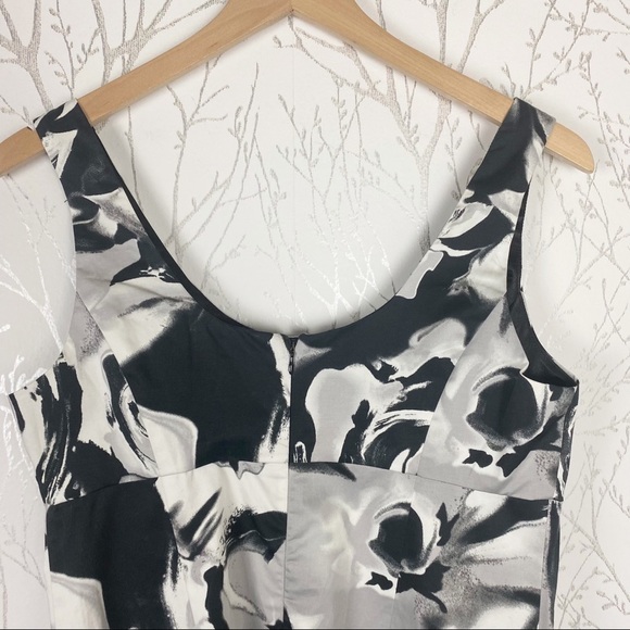 NEW YORK AND COMPANY Black White Gray Floral Print Mini Dress Stretch SIZE 6 - Picture 5 of 12